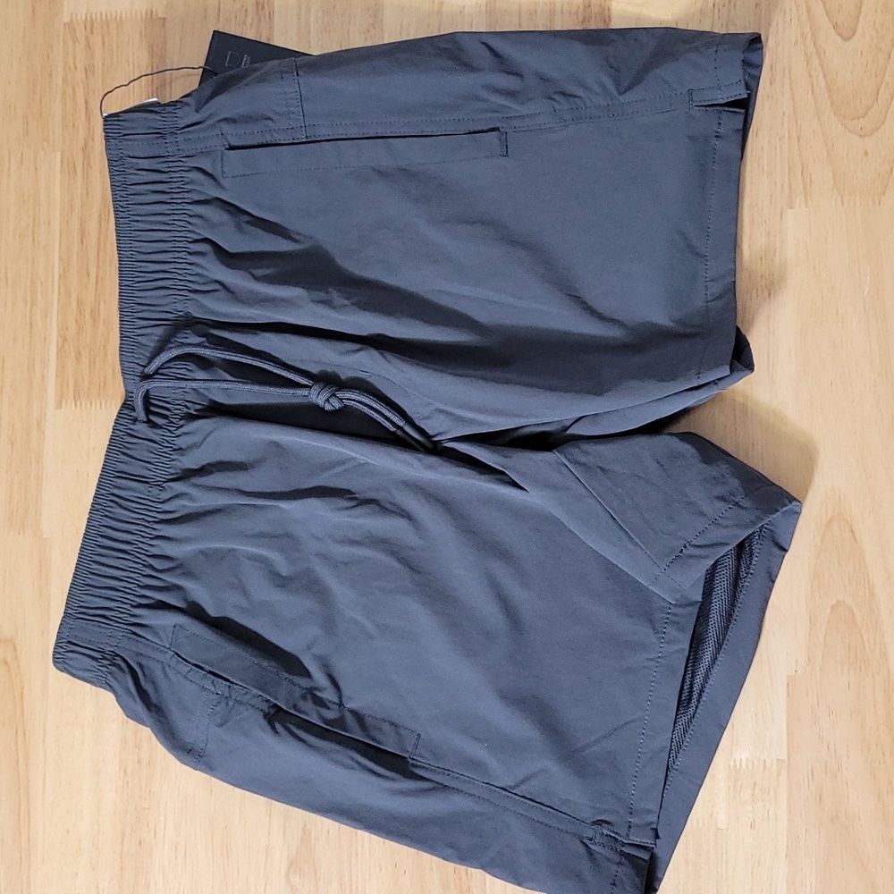 VRST Men's 5'' Everyday Short Graphic Charcoal Smal NWT UV Protection Zip Pocket